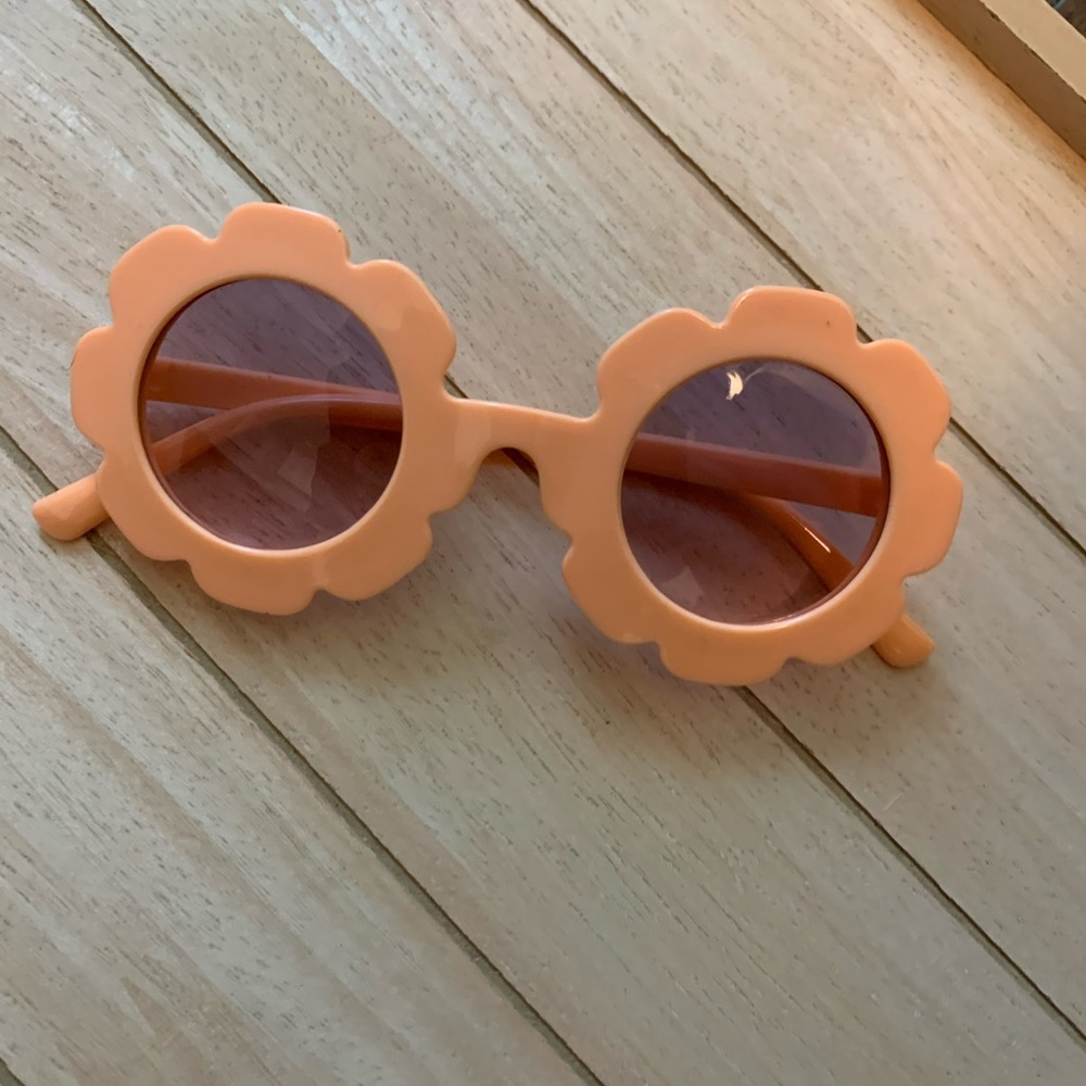 Kids peach sunnies